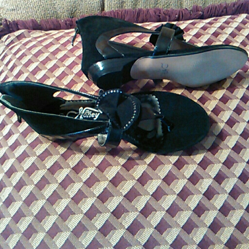 Bee Honey black suede sandals